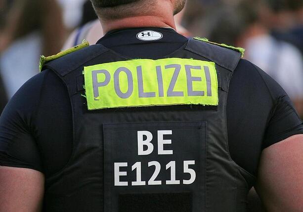 Bild vergrößern: Zwei Tote bei Hausbrand in Berlin-Marzahn - Mordermittlungen laufen