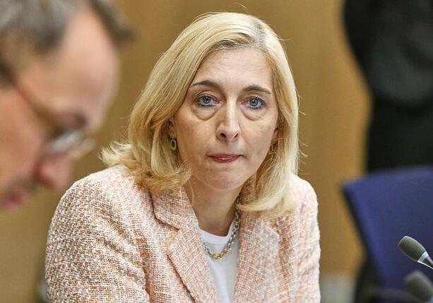 Bild vergrößern: Gesundheitsministerin zurückhaltend bei Abschaffung von Pflegegrad