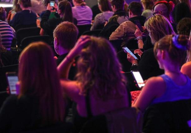 Bild vergrößern: Union erwägt Altersgrenze für Social Media von 16 Jahren