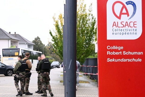 Bild vergrößern: Messerangriff auf Lehrerin im Elsass: 14-Jähriger stirbt an Verletzungen