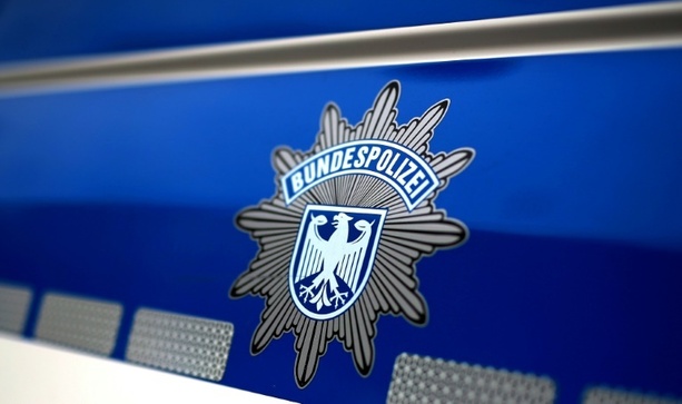 Bild vergrößern: Durchsuchungen bei Schleusern in Nordrhein-Westfalen: 32-Jähriger festgenommen