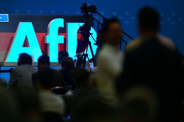 Bild vergrößern: Hessische AfD darf als Verdachtsfall von Verfassungsschutz beobachtet werden