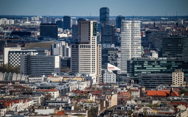 Bild vergrößern: Im Beisein von Witwe und Sohn: Harald-Juhnke-Platz in Berlin eingeweiht