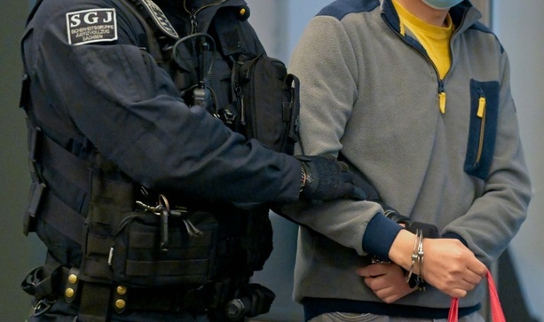 Bild vergrößern: Urteil in Spionageprozess gegen Ex-Mitarbeiter von AfD-Politiker Krah erwartet