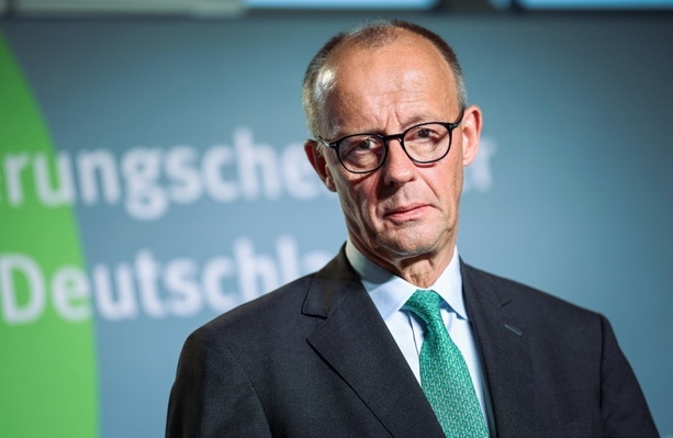 Bild vergrößern: Merz: Wir sind nicht im Krieg, aber auch nicht im Frieden