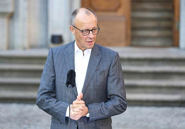 Bild vergrößern: Kabinettsklausur: Kanzler kündigt konkrete Entscheidungen an