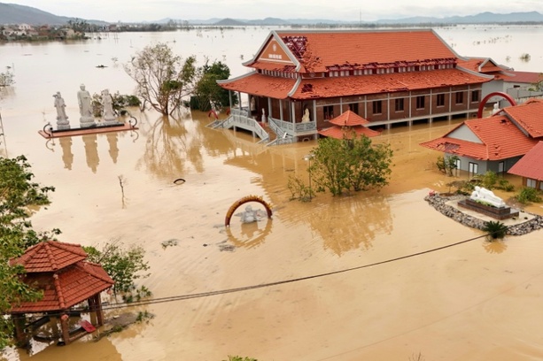 Bild vergrößern: Schwere Zerstörungen in Vietnam durch Taifun Bualoi
