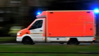 Krankenwagen hält auf Gleisen: Patientin stirbt bei Zusammenstoß mit Zug
