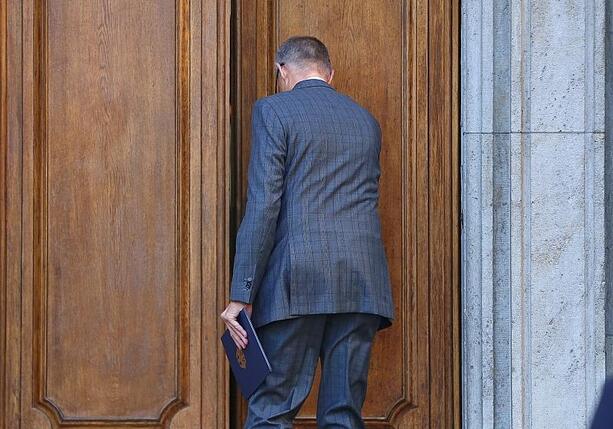 Bild vergrößern: Forsa: AfD baut Vorsprung aus - Zufriedenheit mit Merz sinkt weiter