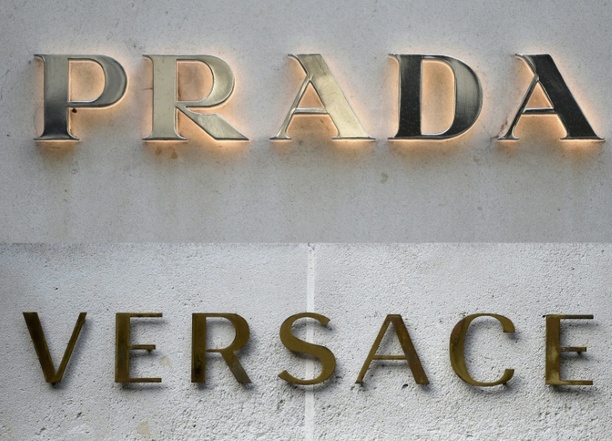 Bild vergrößern: Grünes Licht aus Brüssel: Luxusmodekonzern Prada darf Rivalen Versace übernehmen