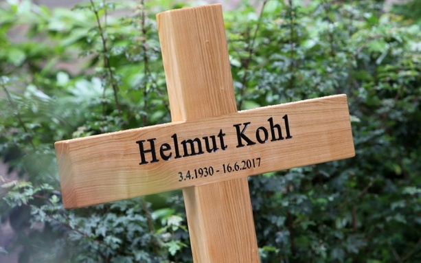 Bild vergrößern: Berliner Senat beschließt Umbenennung von Hofjägerallee in Helmut-Kohl-Allee