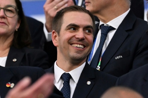 Bild vergrößern: Fußballer Philipp Lahm und Schauspielerin Anna Loos erhalten Bundesverdienstkreuz
