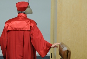 Brosius-Gersdorf hadert mit Rückzug von Kandidatur - Scharfe Kritik an Merz