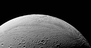 Studie: Saturnmond beherbergt komplexe organische Moleküle