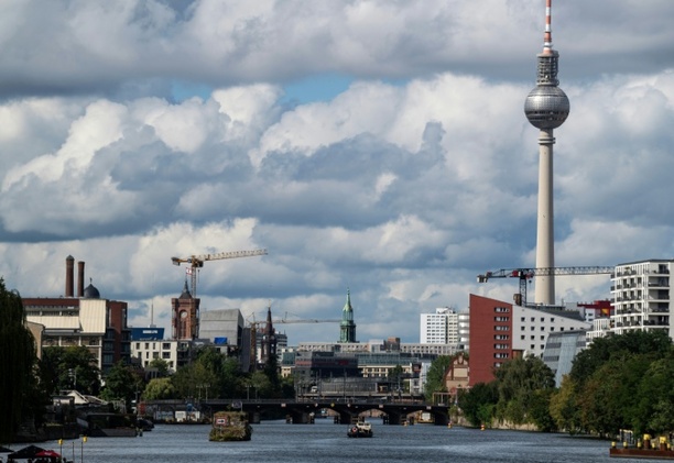 Bild vergrößern: Offenbar Waffen für Anschläge beschafft: Drei Hamas-Mitglieder in Berlin festgenommen