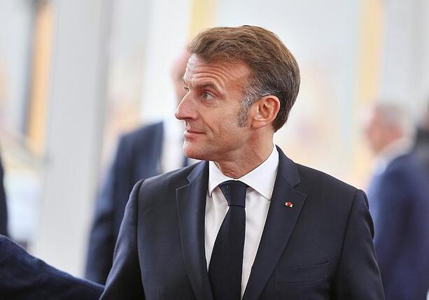 Bild vergrößern: Macron verteidigt Frankreichs Wirtschaftskraft