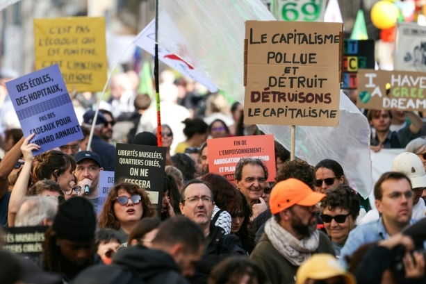 Bild vergrößern: Dritter landesweiter Protesttag in Frankreich: 160 Demonstrationen angemeldet