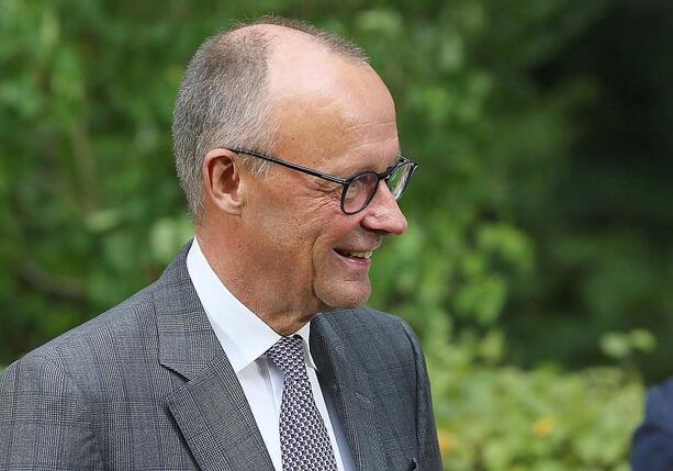 Bild vergrößern: Politbarometer: Union setzt sich von AfD wieder ab