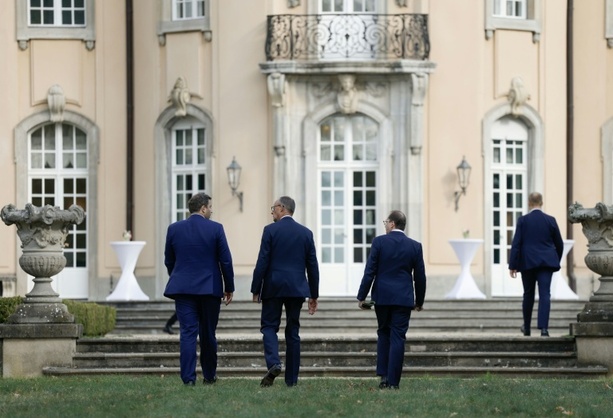 Bild vergrößern: Politbarometer: Schwarz-rot schwächelt weiter - Zutrauen in Kompetenz sinkt