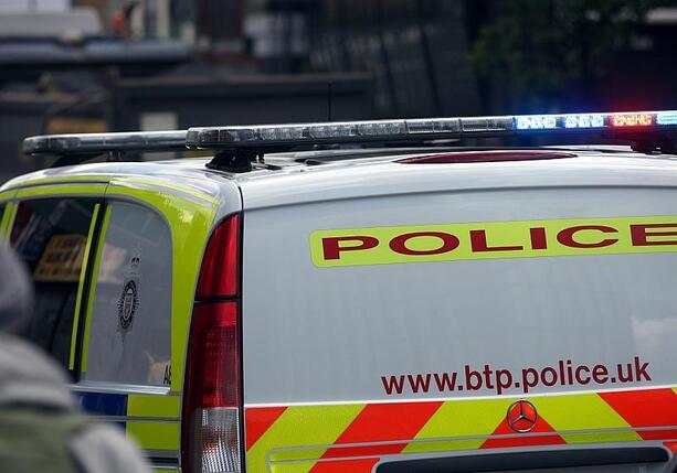 Bild vergrößern: Attacke auf Synagoge in Manchester: Verdächtiger niedergeschossen