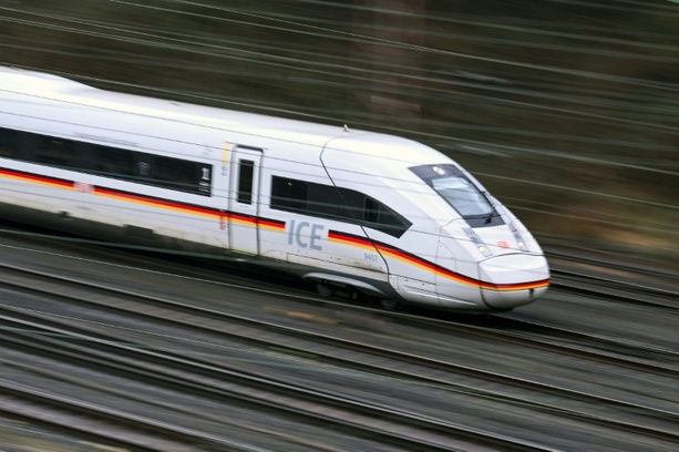 Bild vergrößern: Schwarzfahrer in ICE verursacht Vollbremsung bei 280 Stundenkilometern