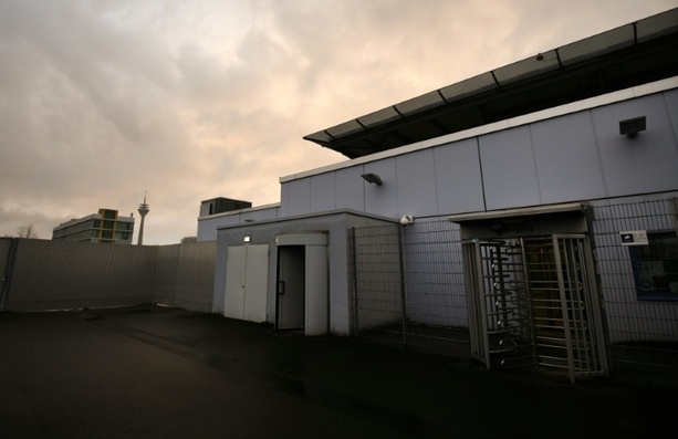 Bild vergrößern: Prozess gegen mutmaßlichen irakischen IS-Kämpfer in Düsseldorf begonnen