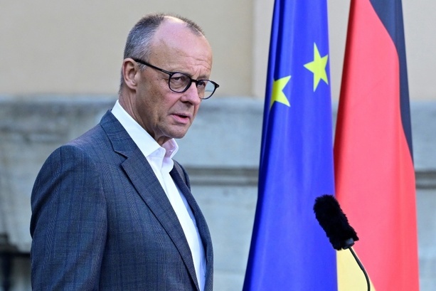 Bild vergrößern: Merz lädt zu Autogipfel für mehr Wettbewerbsfähigkeit ins Kanzleramt