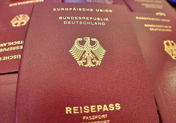 Bild vergrößern: SPD lehnt Passentzug für kriminelle Doppelstaatler ab