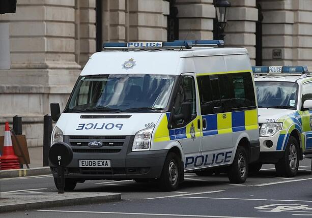 Bild vergrößern: Polizei stuft Angriff auf Synagoge in Manchester als Terrorakt ein
