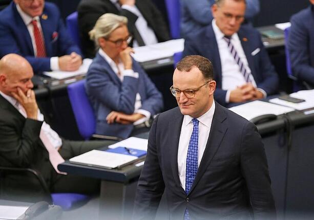 Bild vergrößern: AfD zieht auch bei Infratest mit Union gleich