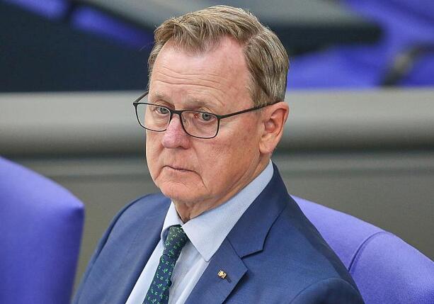 Bild vergrößern: Ramelow: Nationale Symbole werden jeden Tag mit Füßen getreten