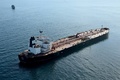 Vor Frankreich festgehaltener Öltanker der Schattenflotte setzt Fahrt fort