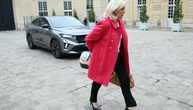 Rechtspopulistin Le Pen erscheint mit Katzenbaby beim Premierminister