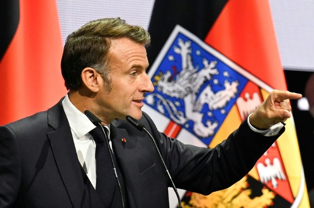 Bild vergrößern: Macron warnt auf Einheitsfeier vor Verfall der Demokratien
