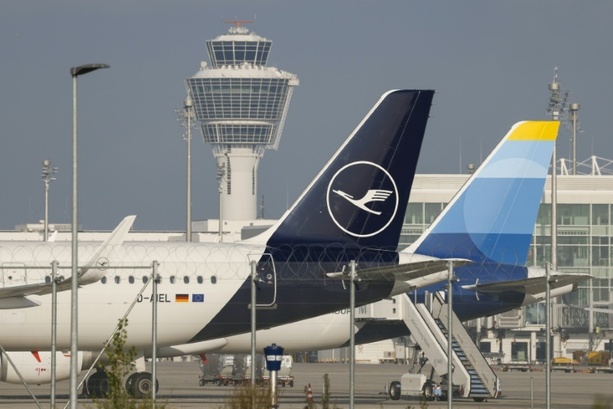 Bild vergrößern: Betrieb am Flughafen München wegen unbestätigter Drohnensichtungen erneut gestoppt