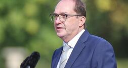 Dobrindt will neuen Anlauf für Asylzentren in Drittstaaten