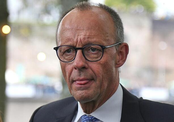 Bild vergrößern: Gehälter von Bundespräsident, Kanzler und Ministern steigen