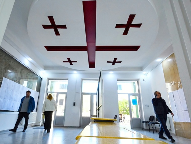 Bild vergrößern: Stimmungstest in angespannter Lage: Georgier wählen ihre kommunalen Vertreter