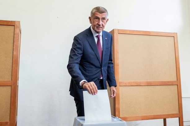 Bild vergrößern: Teilergebnisse bei Wahl in Tschechien: Partei von Ex-Regierungschef Babis klar vorne
