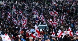 Zehntausende bei Protesten in Georgien - Polizei setzt Tränengas ein