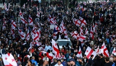 Zehntausende protestieren in Georgien bei Kommunalwahlen - Polizei setzt Tränengas ein