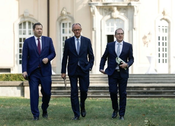 Bild vergrößern: Sonntagstrend: Zustimmung für Regierungskoalition auf niedrigstem Wert seit Antritt