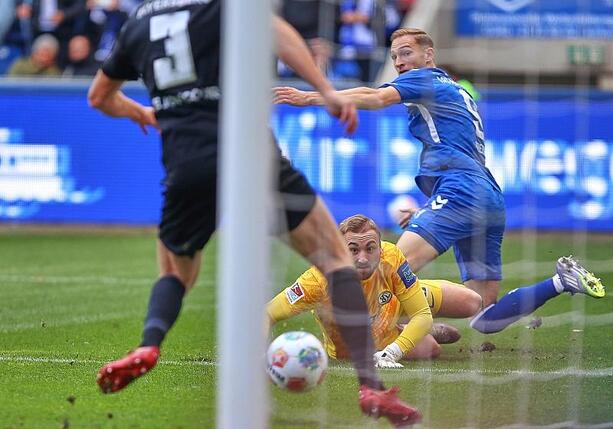Bild vergrößern: 2. Bundesliga: Elversberg nach Sieg in Magdeburg auf Platz eins
