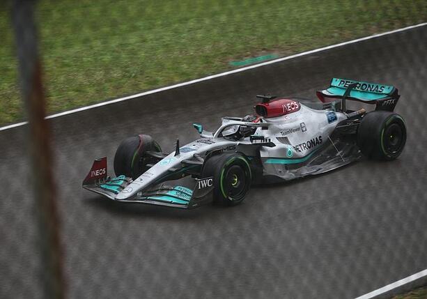 Bild vergrößern: Formel 1: Russell gewinnt Großen Preis von Singapur