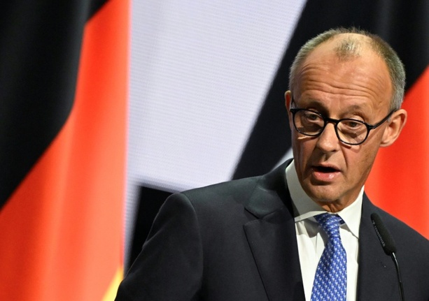 Bild vergrößern: Regierungssprecher: Merz telefoniert mit Netanjahu und Trump zu Entwicklungen in Nahost