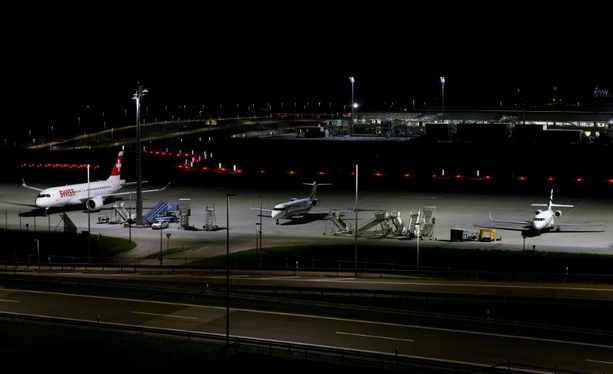 Bild vergrößern: Söder: Russland könnte hinter Drohnensichtungen am Flughafen München stecken