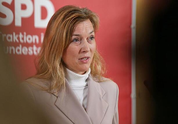 Bild vergrößern: SPD-Fraktion betont Gelassenheit im Wehrdienst-Streit mit Union