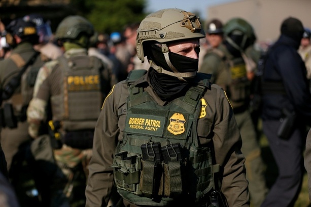 Bild vergrößern: US-Regierung schickt Nationalgardisten aus Kalifornien nach Portland