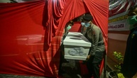 Nach Schuleinsturz in Indonesien 54 Tote geborgen - Bergungsaktion soll bald enden