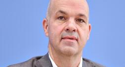 Fratzscher begrüßt Merz-Vorstoß für allgemeines Pflichtjahr